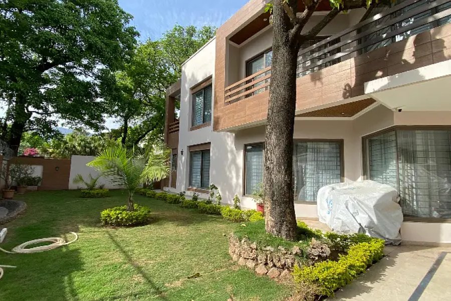 خوبصورت کارنر ہاؤس برائے فروخت F-7/3