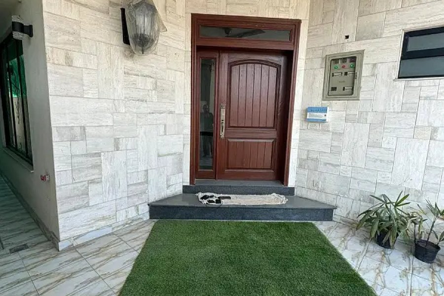 ڈی ایچ اے 9 ٹاؤن میں بیسمنٹ اور لگژری مکان کے ساتھ 8 مرلہ مکمل کرایہ داری فروخت کے لیے دستیاب ہے۔