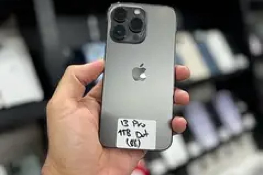 iPhone 13 Pro 1000 GB (dot in screen)