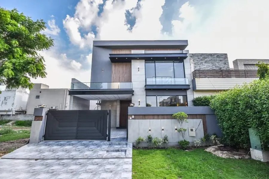 10 مرلہ لگژری ہاؤس بالکل نیا برائے فروخت