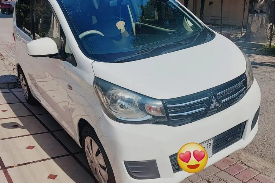 مٹسوبشی ایک ویگن 2017