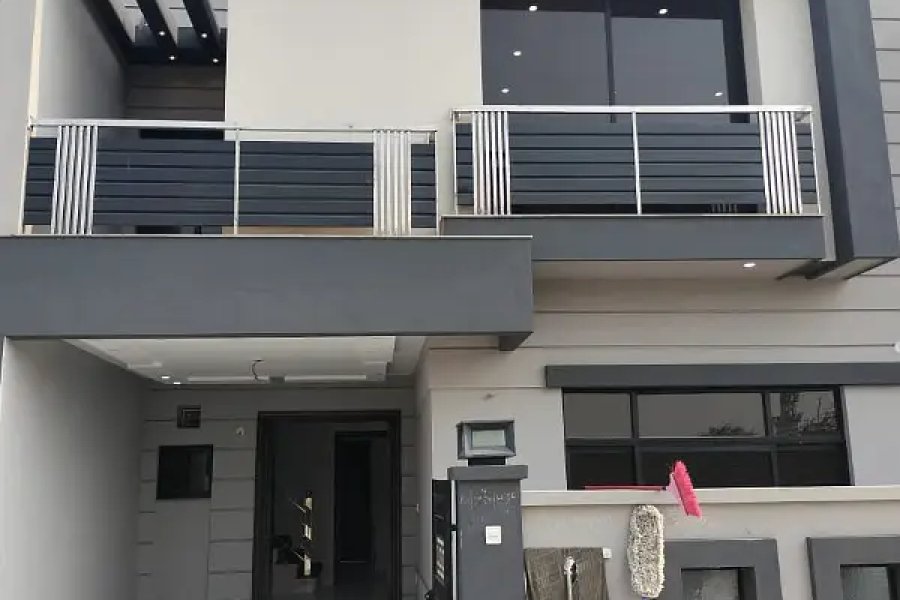 پارک لین ہوم پیراگون سٹی میں 5 مرلہ جدید مکان برائے فروخت آسان اقساط پر