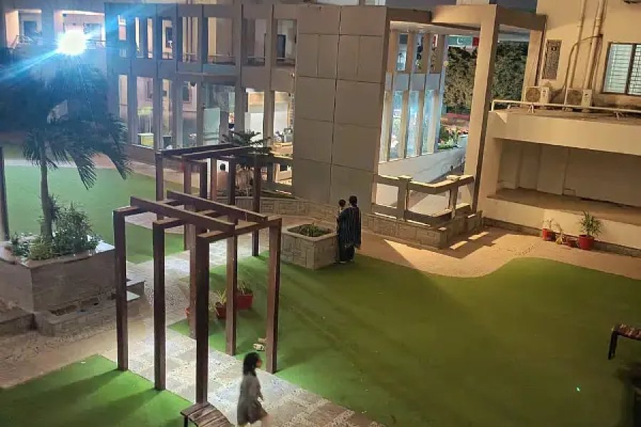 گولڈ لائن ریزیڈنسی گلستان ای جوہر بلاک 16 اے میں 3 کمروں کا فلیٹ برائے فروخت۔