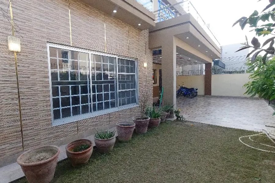 اسٹیٹ لائف ہاؤسنگ سوسائٹی میں 1 کنال کا مکان مارکیٹ میں آ گیا ہے۔