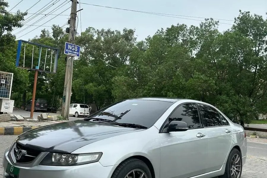 ہونڈا ایکارڈ 2004 ماڈل/2008 رجسٹر