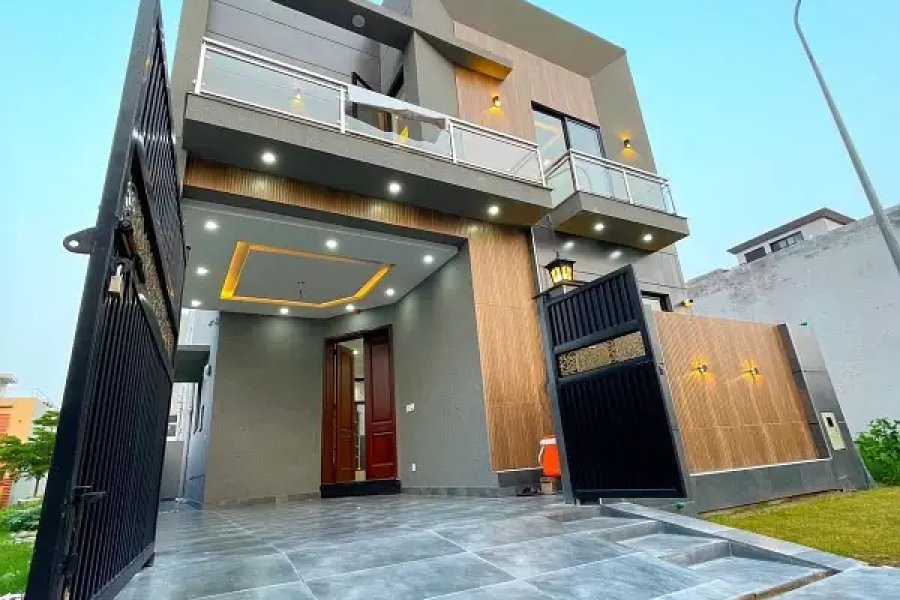 ڈی ایچ اے فیز 9 ٹاؤن لاہور میں 5 مرلہ مکان مناسب قیمت میں برائے فروخت
