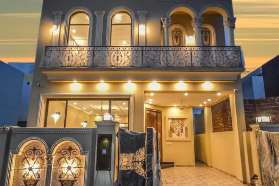 ڈی ایچ اے 9 ٹاؤن میں غیر معمولی ڈیزائن 3 بیڈز کا 5 مرلہ مکان برائے فروخت