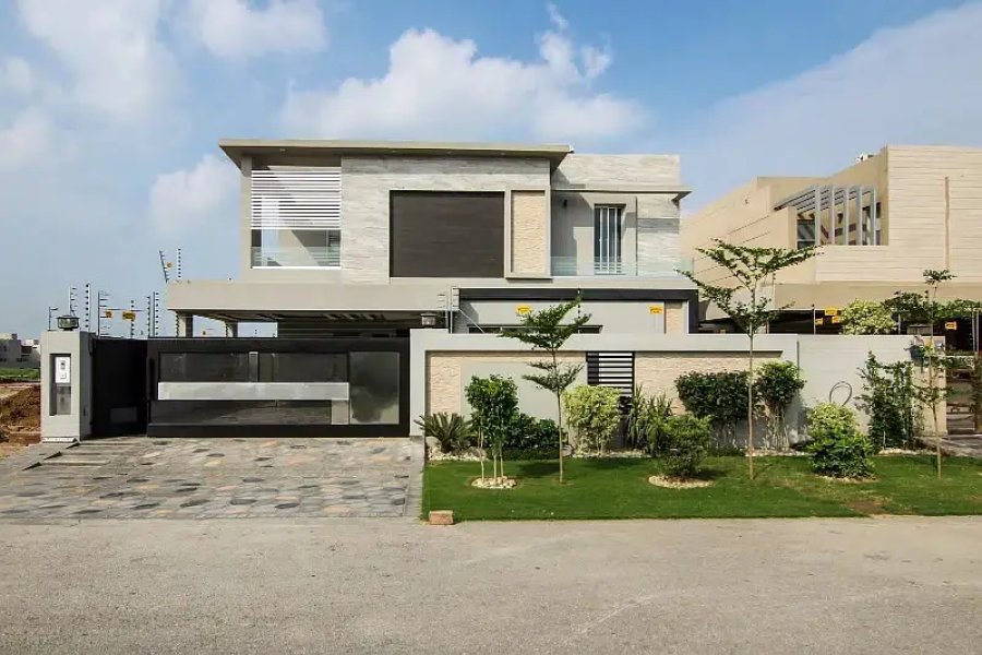 ڈی ایچ اے فیز 2 لاہور میں پارک کے قریب 01 کنال کا استعمال شدہ مکان برائے فروخت میں دستیاب ہے۔