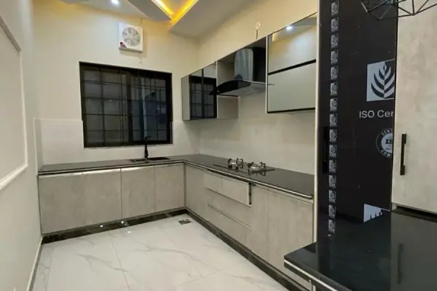 جوڑا بالکل نیا ڈیزائنر ہاؤس برائے فروخت