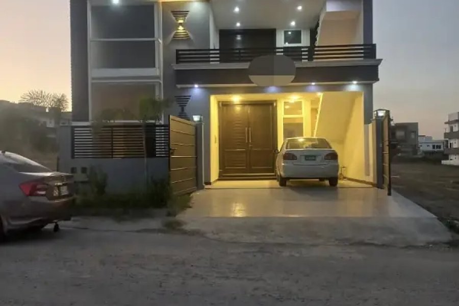 بالکل نیا مکان 30*50 برائے فروخت