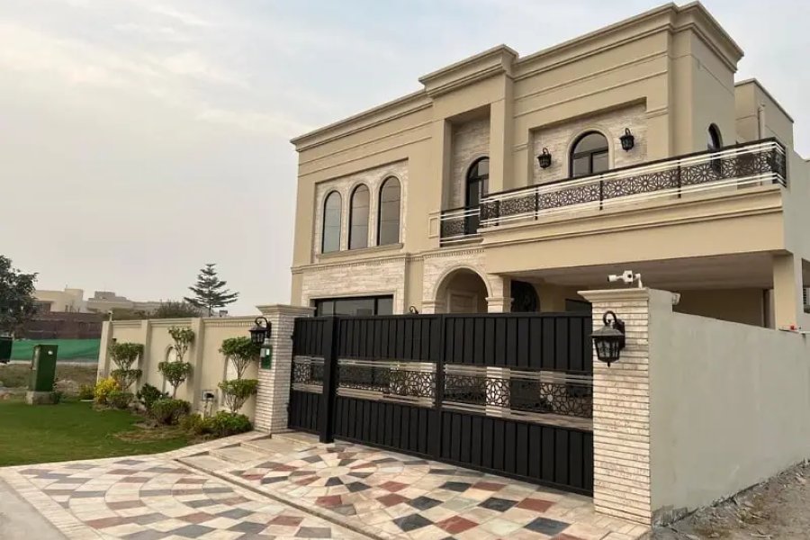 ڈی ایچ اے فیز 6 ای بلاک میں 1 کنال وکٹورین برانڈ نیا بنگلہ برائے فروخت