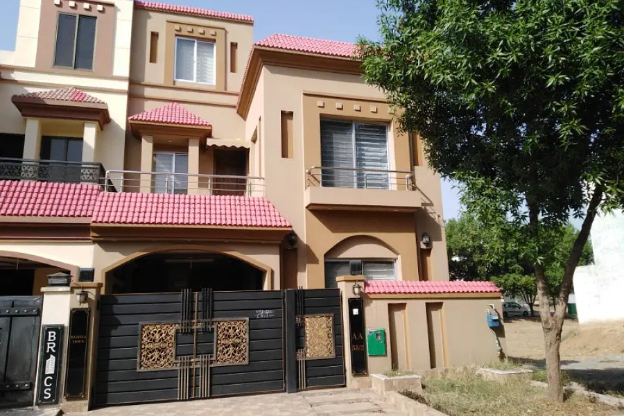 سی سی بلاک سیکٹر ڈی بحریہ ٹاؤن میں 5 مرلہ نیا مکان برائے فروخت