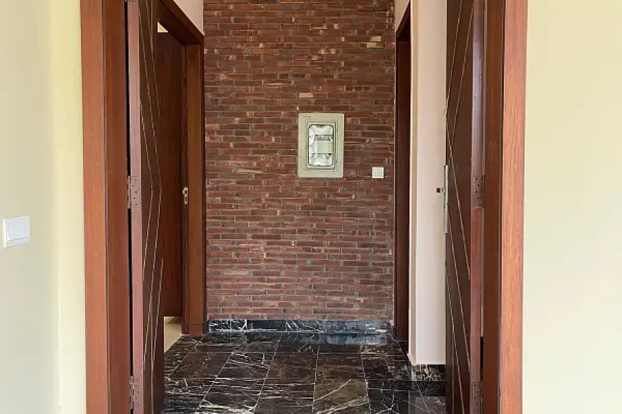 DESIGNER 10 MARLA HOUSE (WITH SOLAR SYSTEM INSTOLLAD)