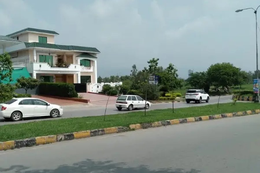 E11 V میں کنال کا خوبصورت پلاٹ برائے فروخت۔