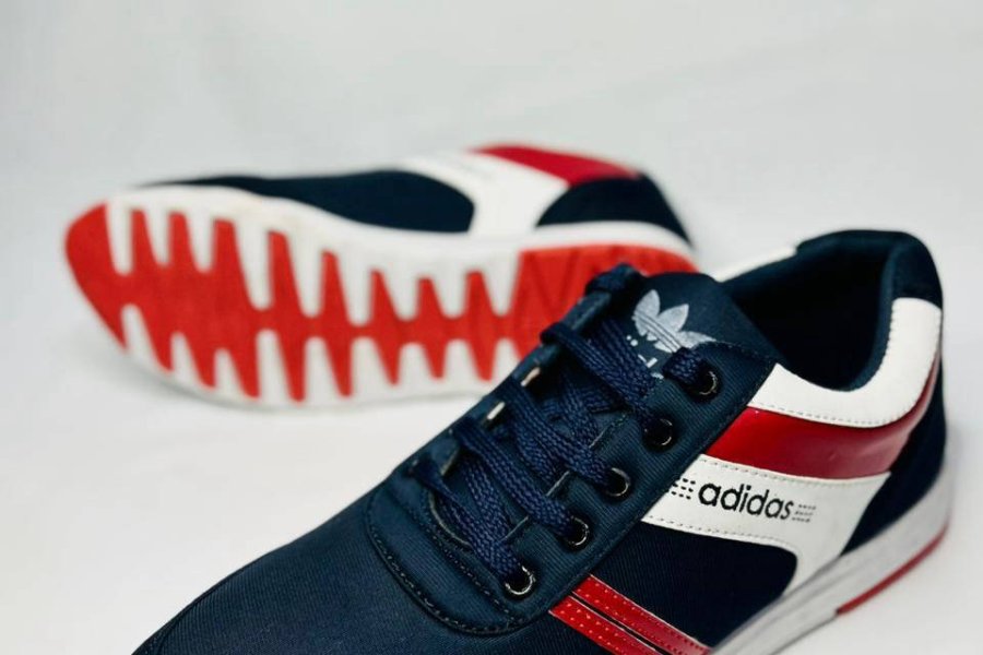 Men&#39;s shoes size 6 (39) and 9 (42)