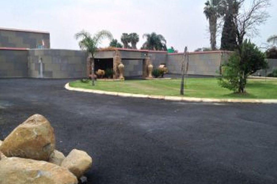 Retire in South Africa with a Estate with 9x Houses and income