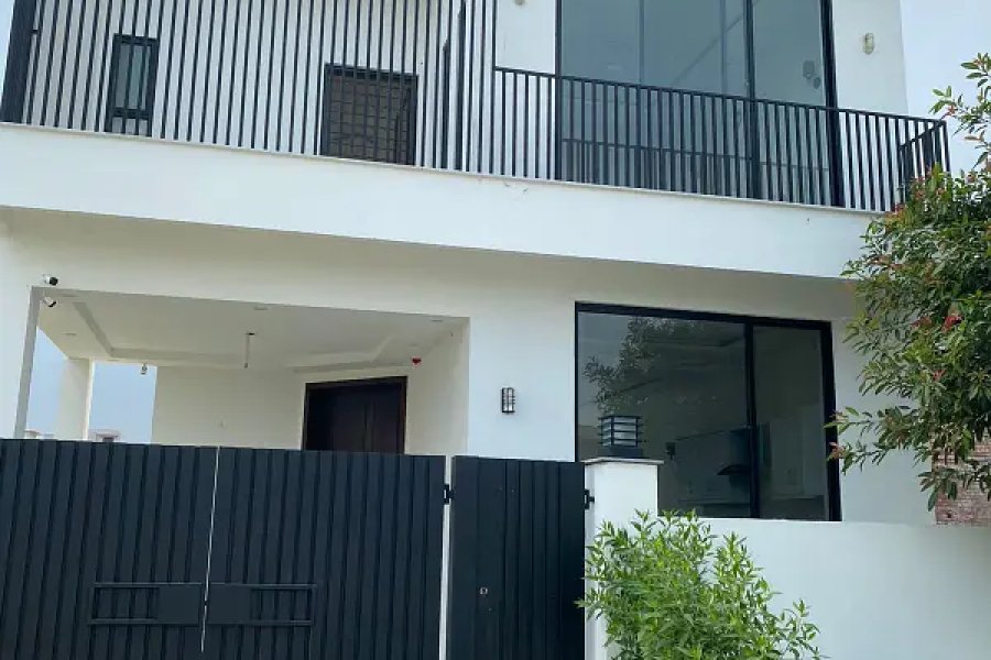 ڈی ایچ اے 9 ٹاؤن لاہور میں 2 کمروں کا 5 مرلہ مکان برائے فروخت۔