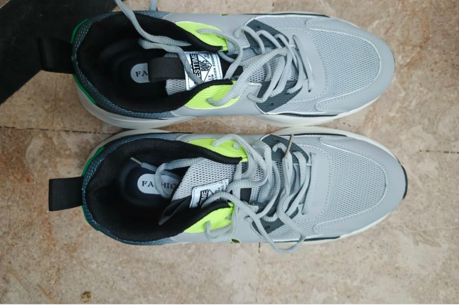 جم اور کھیلوں کے لیے سجیلا جوگر