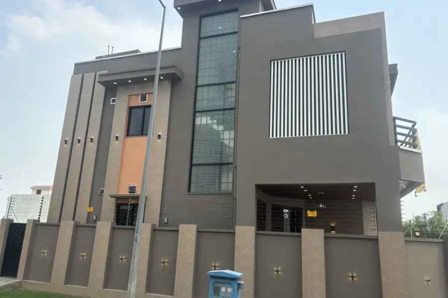 ڈی ایچ اے رہبر برانڈ کا نیا کونے کا سب سے خوبصورت گھر فروخت کے لیے دستیاب ہے