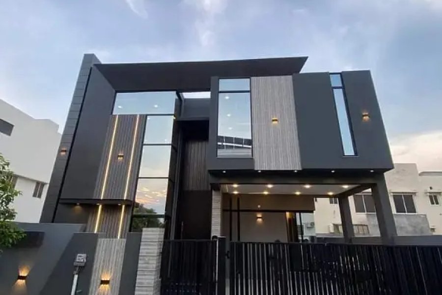 ڈی ایچ اے ڈیفنس میں آپ کا ڈریم پیلس 8 مرلہ الٹرا ماڈرن بالکل نیا مکان برائے فروخت