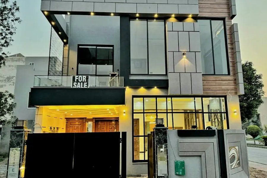 بحریہ ٹاؤن لاہور، جناح بلاک میں 5 مرلہ خوبصورت مکان برائے فروخت۔