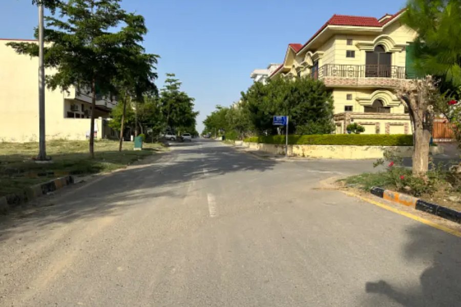 F-17 MPCHS 35*70 پلاٹ برائے فروخت