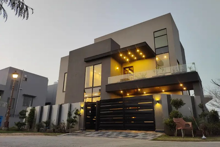 میکڈونلڈ کے قریب گرم مقام پر 10 مرلہ کارنر بالکل نیا جدید ڈیزائن مکان برائے فروخت