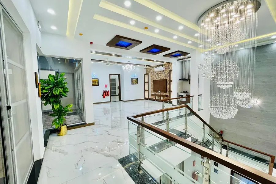 ایک کنال کا نیا لگژری گھر فروخت کے لیے دستیاب ہے