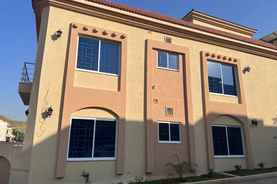 عمر بلاک فاس میں 7 مرلہ کارنر ڈبل یونٹ بالکل نیا مکان برائے فروخت