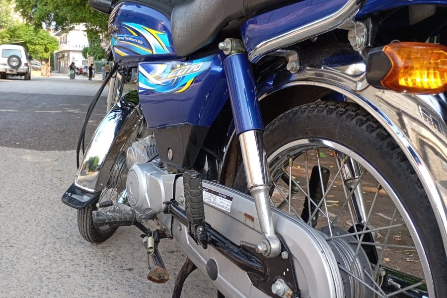 CD 70 bike