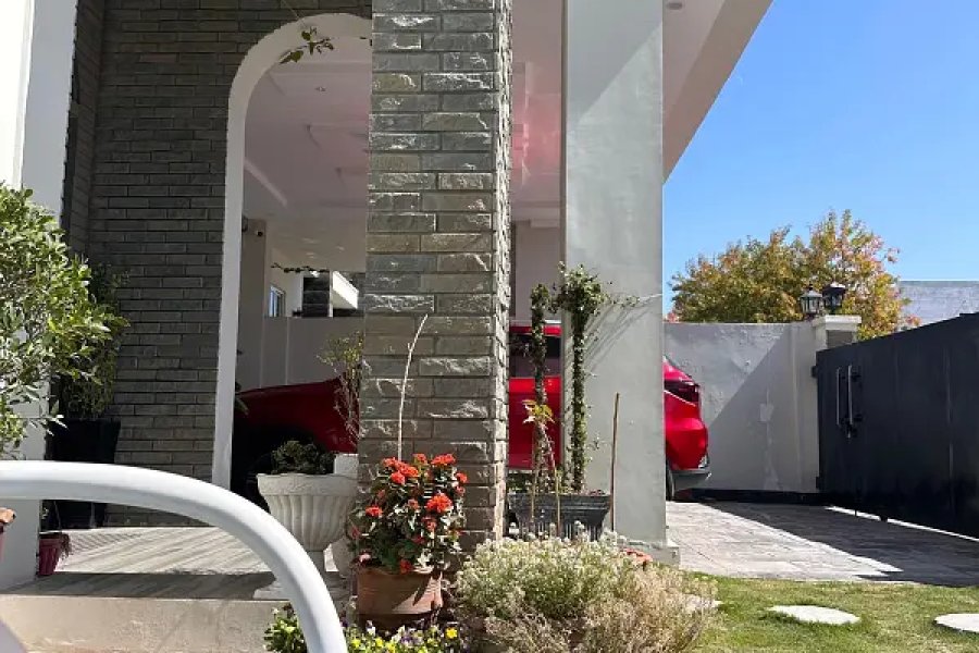 Brand New 1 Kanal House with big front and back gardens Fully furnish