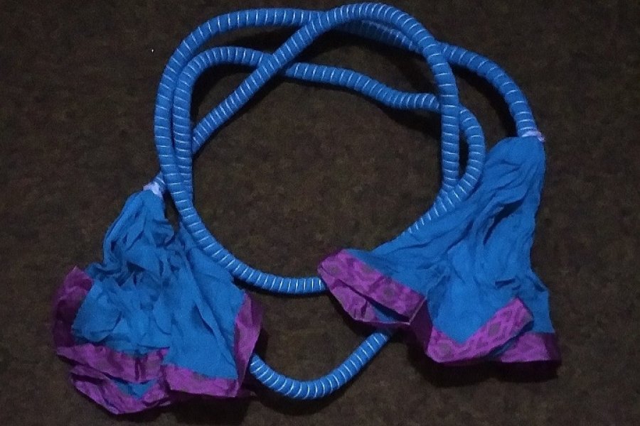 Elegant 3-Piece Magenta Embroidered Lawn Suit by J. – Unused