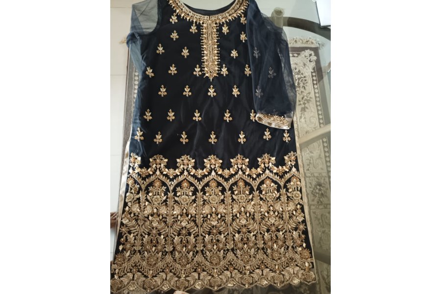 Black color fancy three piece dress