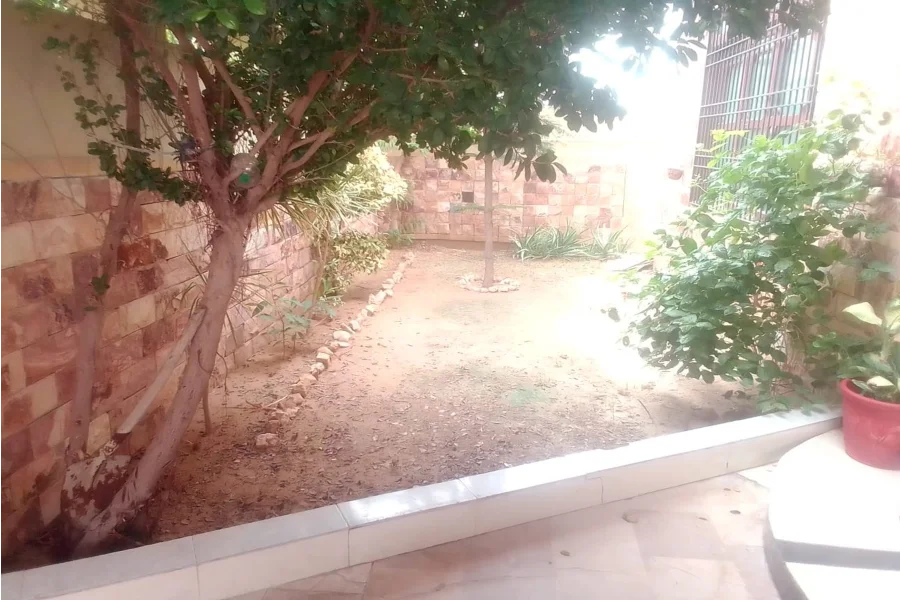 آرکیٹیکٹ ڈیزائن 400 مربع گز بنگلہ فروخت کے لیے دستیاب ہے۔