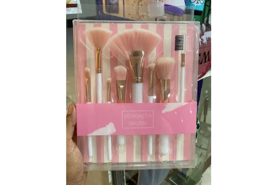 سینوریٹا میک اپ برش سیٹ چین سے درآمد کیا گیا ہے۔
