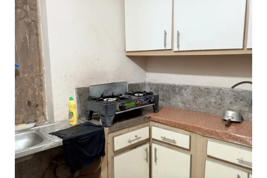 فردوس مارکیٹ لاہور میں کمرہ کرایہ پر دستیاب ہے۔