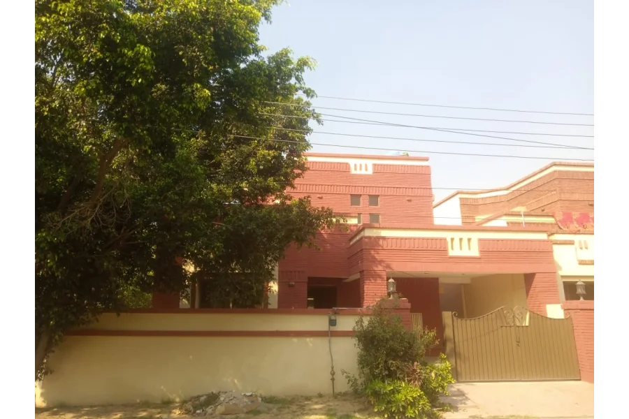 13 Marla Independent Corner House for Rent in Gated Community