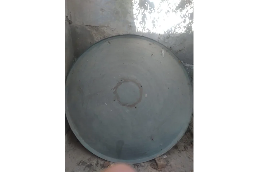 اسٹینڈ کے ساتھ ڈش