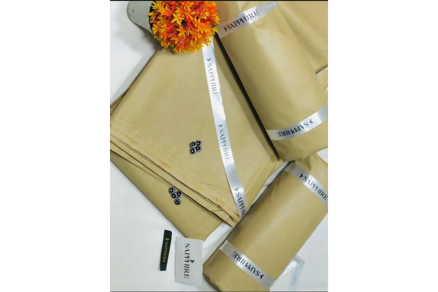 نیلم کھدر بغیر سلے ہوئے خاکی ۔