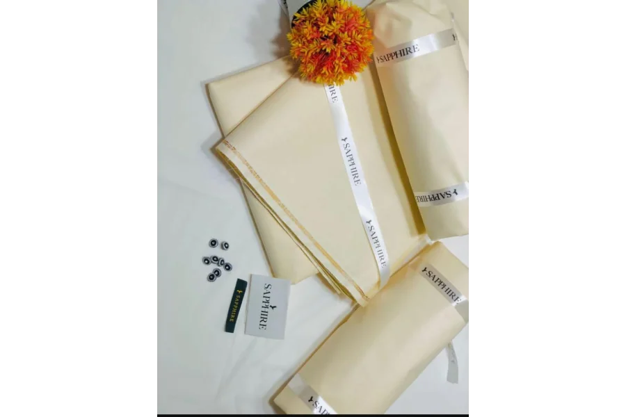 سیفائر کھدر بغیر سلی ہوئی کریم