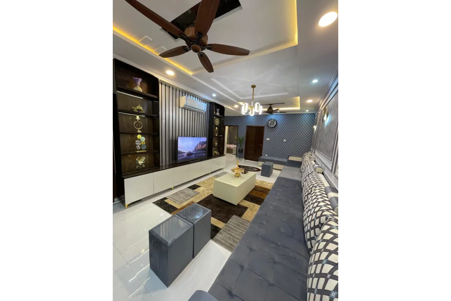 پرائم ہائٹس مکمل طور پر فرنشڈ 3 بیڈروم فلیٹ (1470 مربع فٹ)