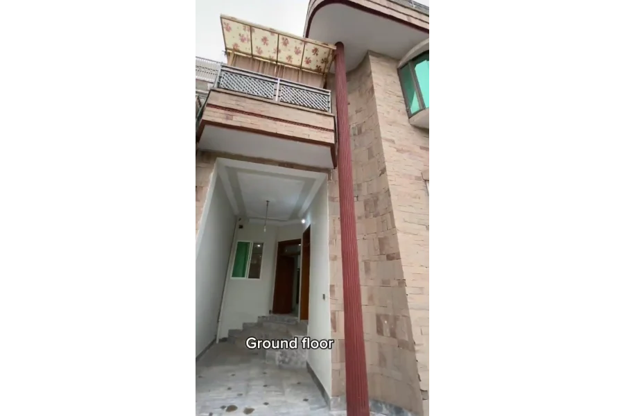 فیز III حیات آباد پشاور میں 10 مرلہ مکان برائے فروخت