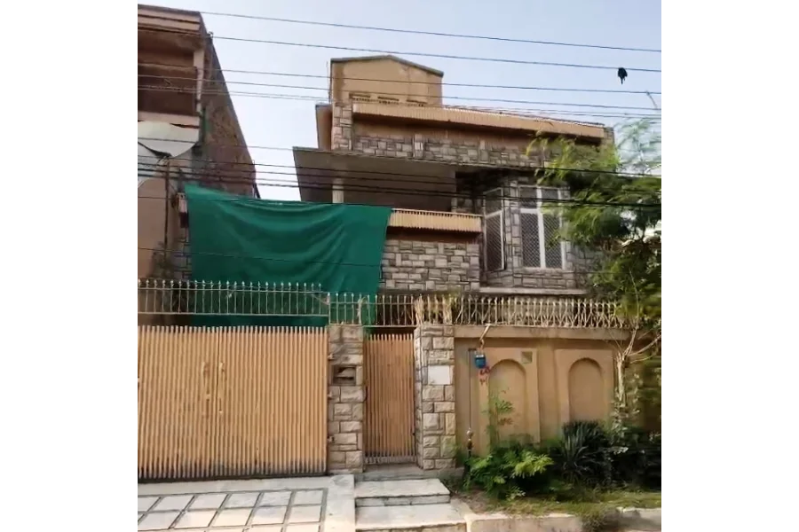 10 مرلہ فیز 3 K-4 کارنر ہاؤس 6 کمرے حیات آباد پشاور