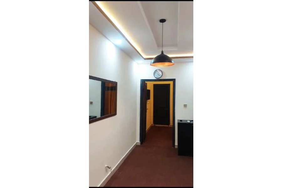 ٹاؤن ہائٹس (1 بیڈ مکمل طور پر فرنش) ڈیمانڈ 80 لاکھ (603 مربع فٹ)