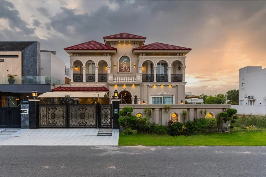 1 kanal Fully Furnished brand new house For sale