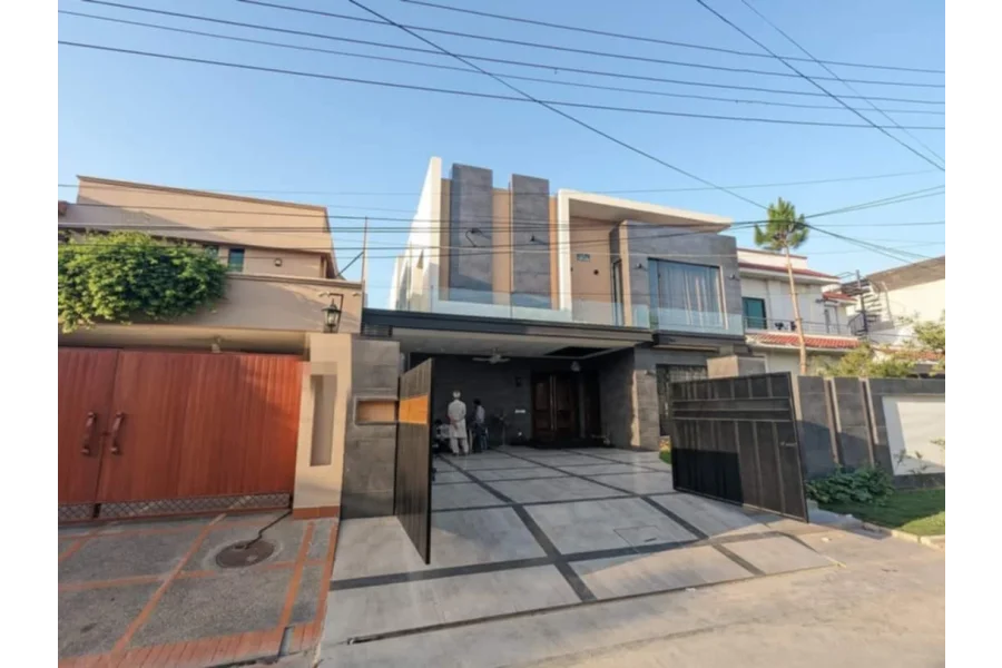 Fully Furnished Kanal House for Sale near UCP, Lahore