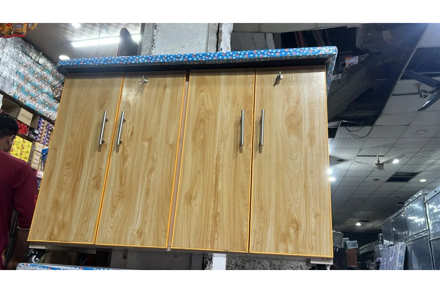 الماریاں کے ساتھ آئرن اسٹینڈ لاک ایبل اسٹوریج کیبنٹ ملٹی کمپارٹمنٹس