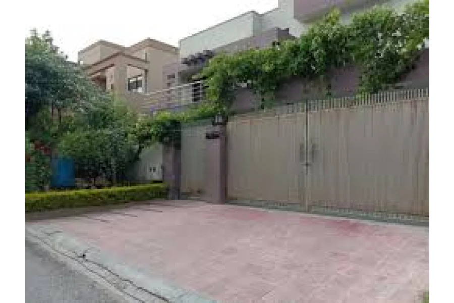 House for Sale in Westridge