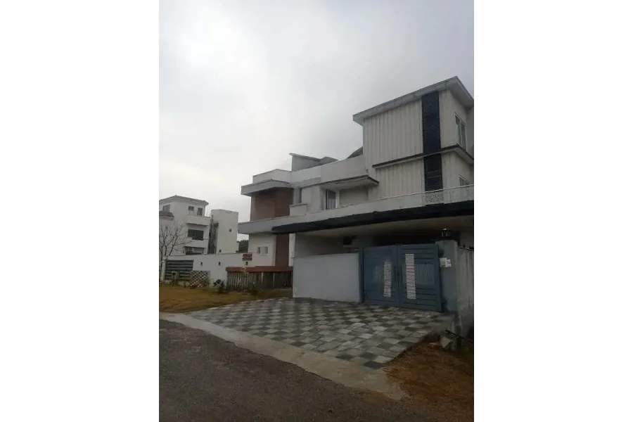 3 طرف کھلا 1 کنال مکان برائے فروخت