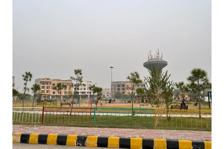 10 marla Plot no 114j for sale